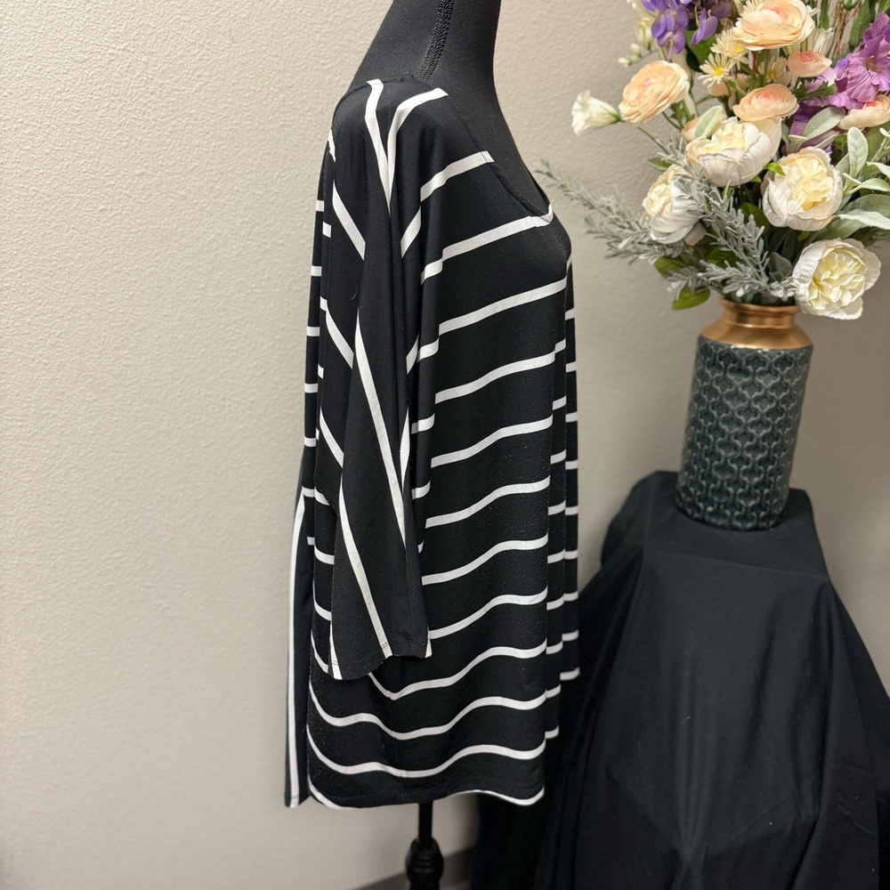 Cato Woman 22/24W Black White Striped Batwing Top Plus Size Stretchy Casual - Picture 4 of 8